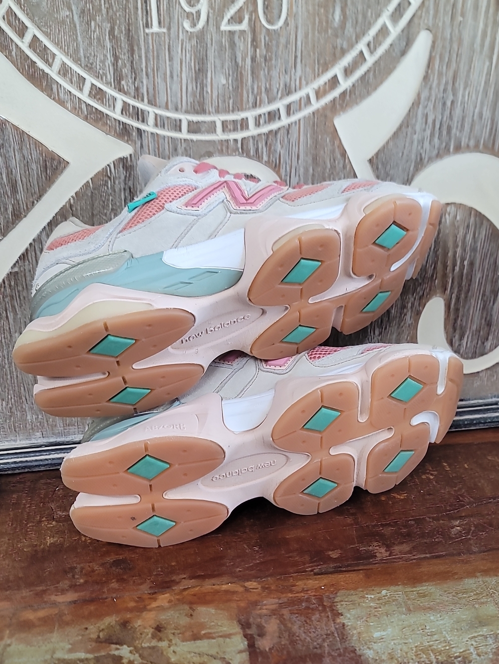 ๐ฅ Rare New Balance 9060 'Inside Voices' "Penny Cook Pink" Wmns 7 Good Conditon. - Picture 13 of 16